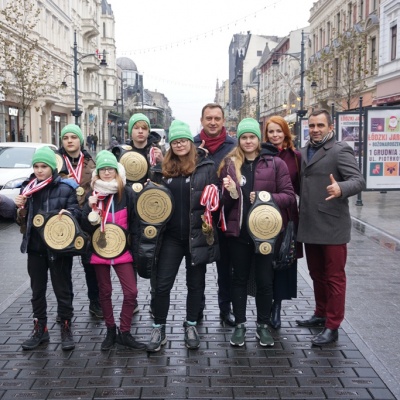 Siedem pasów mistrzowskich w grapplingu dla młodych łodzian